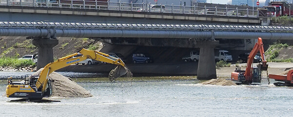 河道掘削工事